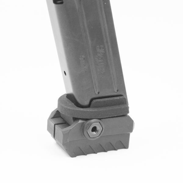 MAGRAIL – MAGAZIN BODENPLATTE ADAPTER – SIG SAUER P320 / P250 – quadratisches Bodenloch - MantisX.de